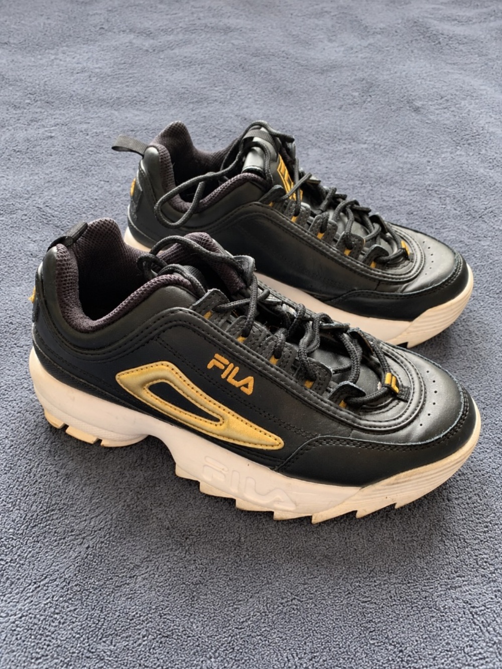 Fila Disruptor II Women’s 7.5 Black Gold Sneakers Premium Chunky White Sole